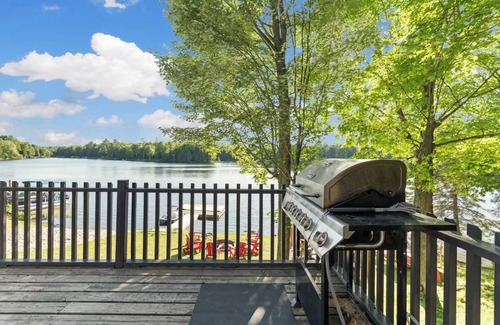 Trent Lakes Casa | Lakefront Family Escape w/Hot Tub, Games & Stunning Sunsets