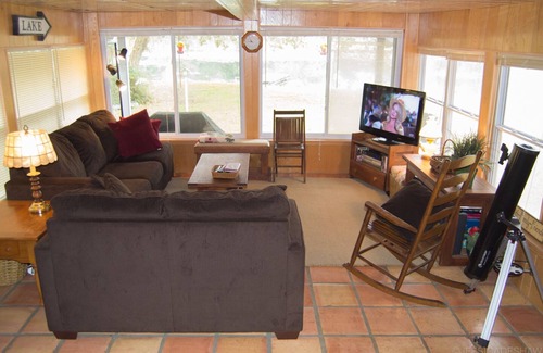 Fort McCoy Cabina | Escapada al bosque frente al lago
