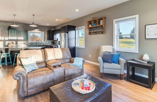 Dent Casa | Lakefront Gem: Grills & Fire Pit in Dent