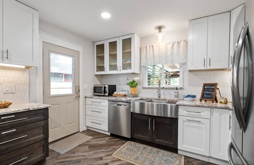 Tool Casa | Lakefront Getaway w/Kayaks, Movies from Hot Tub