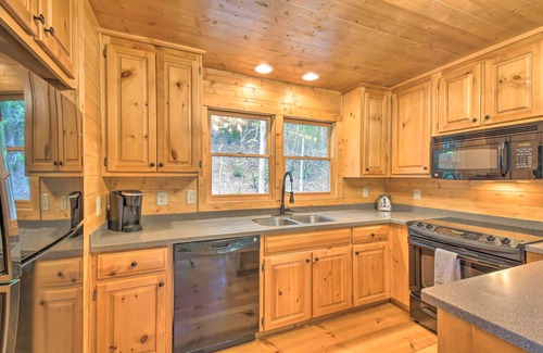 Jasper Cabina | Lakefront ‘Glass House’ Cabin w/ Mountain Views!