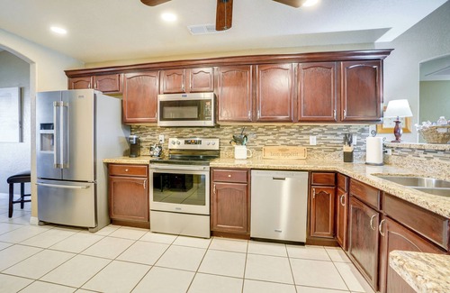 Arrowhead Lakes Casa | Lakefront Glendale Home w/ Outdoor Oasis!