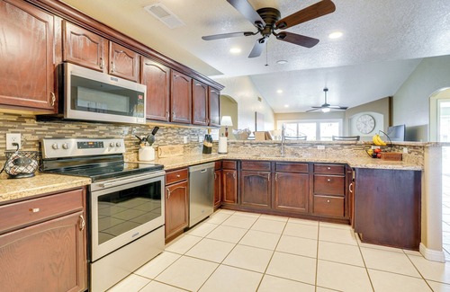 Arrowhead Lakes Casa | Lakefront Glendale Home w/ Outdoor Oasis!