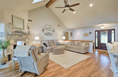 Granbury Casa | Lakefront Granbury Getaway Boat, Swim and Fish