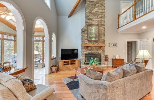 Reed Creek Casa | Lakefront Hartwell Retreat with Gas Grill and Deck!