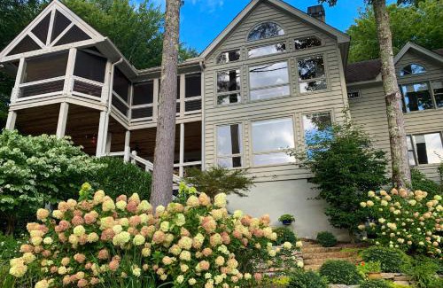 Sapphire Casa | Lakefront Haven