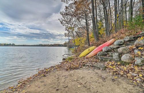 Hawks Casa | Lakefront Hawks Getaway - Fire Pit and Kayaks!