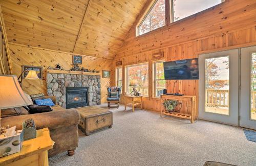 Hawks Casa | Lakefront Hawks Getaway - Fire Pit and Kayaks!