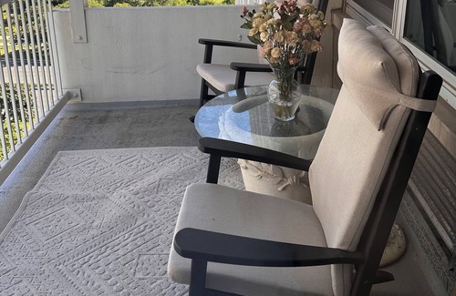 Buena Park Condominio | Lakefront high-rise unit with spectacular lakefront & marina views!