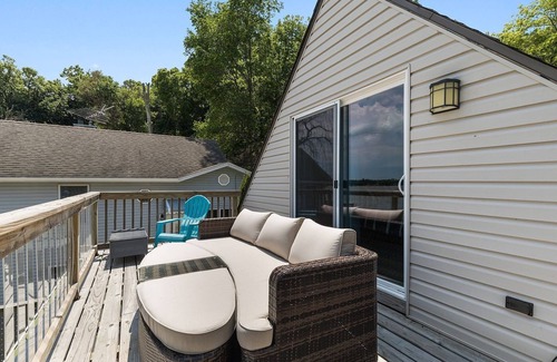 Fox Lake Casa | Lakefront Home on Fox Lake, IL under 90 minutes from Chicago!