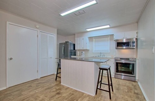 Milam Casa | Lakefront Home - Relaxing Escape