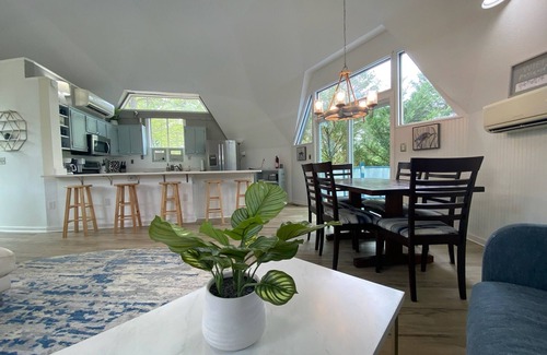 Eatonton Casa | Lakefront Home w/ Covered Boat Slip & Fast Internet on Lake Sinclair