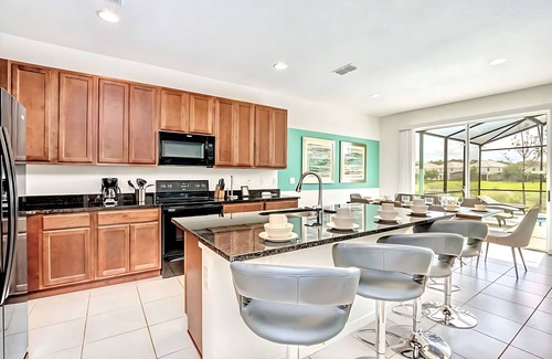 Kissimmee Casa | Lakefront Home w Pool Loft Cinema Games BBQ