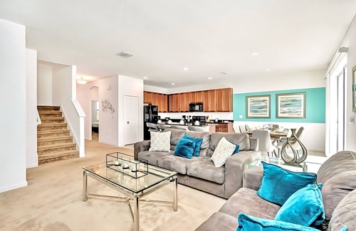 Kissimmee Casa | Lakefront Home w Pool Loft Cinema Games BBQ