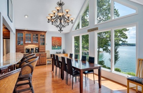 North Shore Casa | Lakefront home with private dock