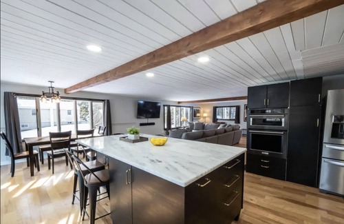 Milton Casa | Lakefront~Hot Tub~Private Beach~Close to Skiing