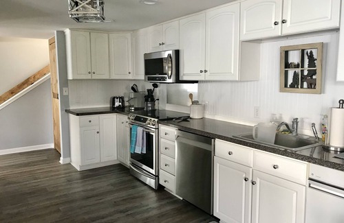 Bolton Landing Casa | Lakefront house in the town of Bolton right on the water with private dock space