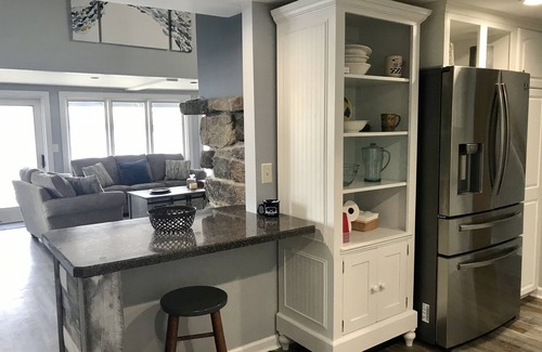 Bolton Landing Casa | Lakefront house in the town of Bolton right on the water with private dock space
