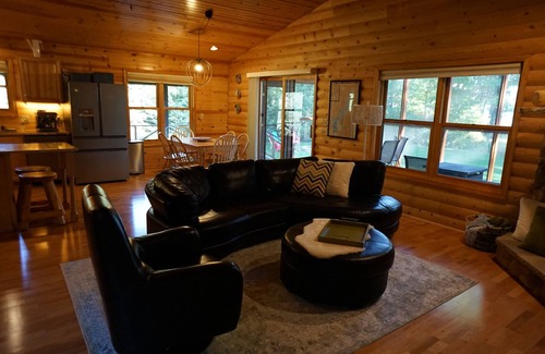 Necedah Casa | Lakefront House with Amazing Sun Room and Jacuzzi!!!
