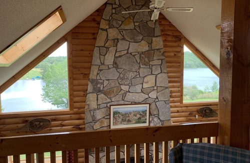 Whitingham Cabina | Lakefront House with Stunning Views and Great Room