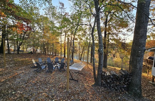 Almo Cabaña | Lakefront, Jet ski, or Boat rentals and a hot tub!