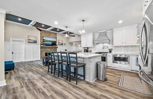 Waleska Casa | Lakefront Lake Arrowhead Home w/ hot tub