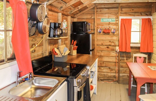 Orland Cabina | Lakefront Lobster Tiny Cabin @ Getogether Stays