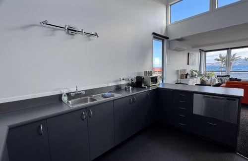 Waipahihi Apartamento | Lakefront Location