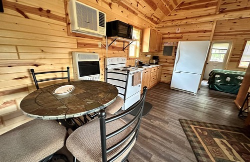 Tomahawk Cabina | Lakefront Lodging, Beach, Fire Pit, Bar & Grill, Rentals, Live Music, Trails