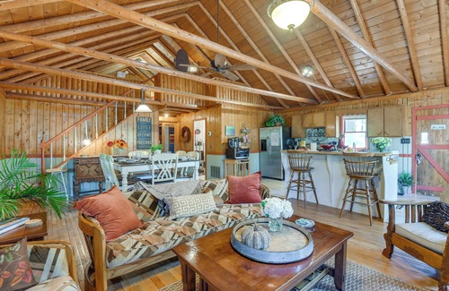 Chesapeake Ranch Estates-Drum Point Cabaña | Hot Tub + Beach Access: Lakefront Getaway in Lusby