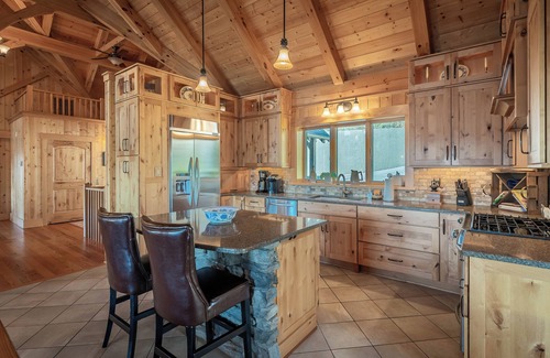 Marion Cabina | Lakefront Log Luxury