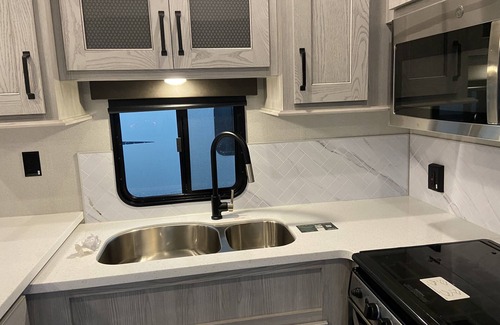 Mayes County Casa | Lakefront luxury 5th wheel on Lake Hudson. No cleaning fees!
