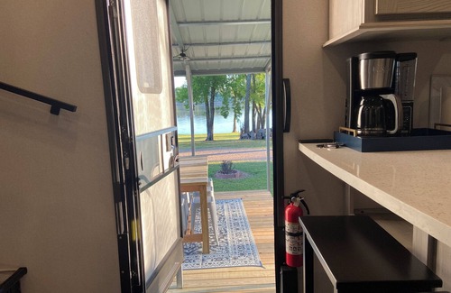 Mayes County Casa | Lakefront luxury 5th wheel on Lake Hudson. No cleaning fees!