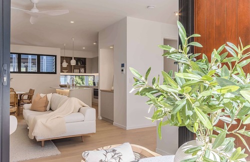 Bogangar Villa | Lakefront Luxury Villa – Steps to Beach, Pet-Friendly