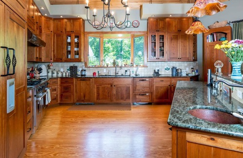 Hyde Park Casa | Lakefront Main House at Ondine Estate