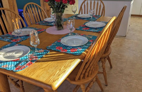 Washago Cabaña | Muskoka 4 season Chalet: Beach Vball, Hot tub, Gourmet Cooking, more!