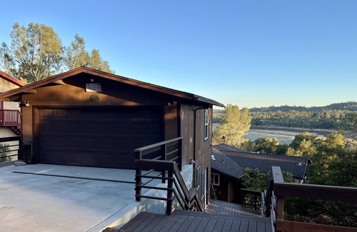 Oak Shores Casa | Lakefront Nacimiento casa cerca de West Ramp, Internet, Dish, Pet Friendly también