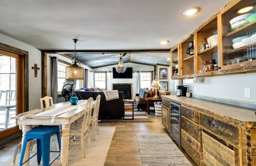 Nevis Cabina | Lakefront Nevis Cabin Escape w/ Hot Tub!