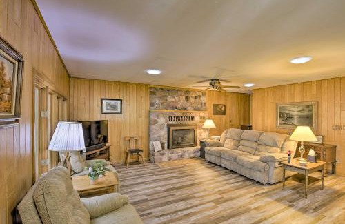 New Auburn Apartamento | Lakefront New Auburn Apt with Sauna and Sun Porch