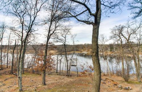 Lake Shore Casa | Lakefront Nisswa Home with Deck and Screened Porch