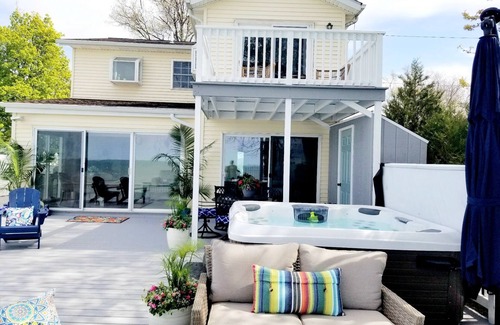 Mentor-on-the-Lake Casa | Lakefront Oasis Retreat Private Beach-Hot Tub-Pet Friendly-3 Bd/2 B-King Suite