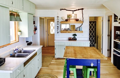 Beulah Casa | LAKEFRONT- en Big Platte Lake- COZY MODERN VINTAGE RETREAT