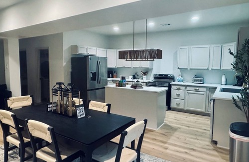 Mountain Pine Casa | Lakefront Paradise! BRAND NEW LAKE HOUSE!