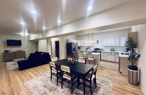 Mountain Pine Casa | Lakefront Paradise! BRAND NEW LAKE HOUSE!