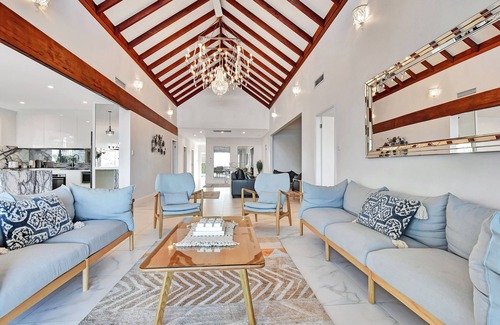 Lake Munmorah Casa | Lakefront peaceful house with Fireplace