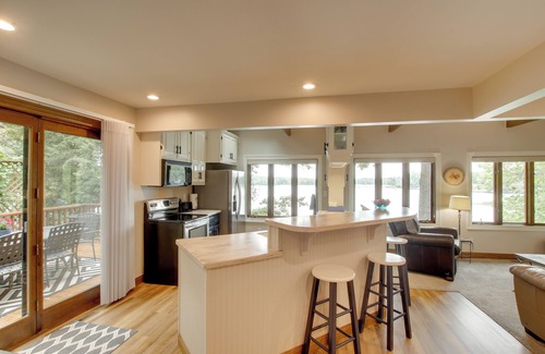 Plymouth Cabaña | Lakefront Plymouth Cottage w/ Private Hot Tub