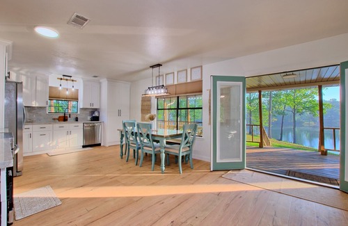 South Toledo Bend Casa | Lakefront property on popular Skiers Cove in Toledo Village, South Toledo Bend.