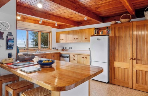 Tauranga Taupo Casa | Lakefront Retreat - Lake Taupo Holiday Home