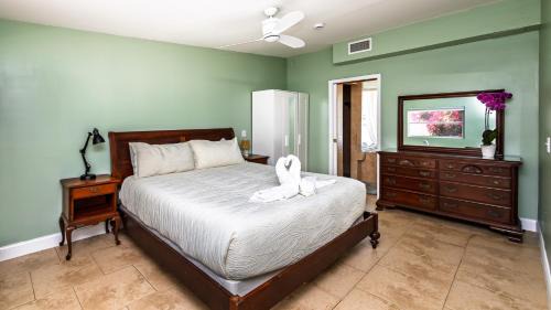 Casselberry Casa | Lakefront Retreat - Boat - Fish - Close to all Orlando Parks - Disney - Universal - SeaWorld
