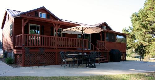 Cadiz Casa | Lakefront Retreat for 8 with Fire Pit & Cozy Cabin Vibes